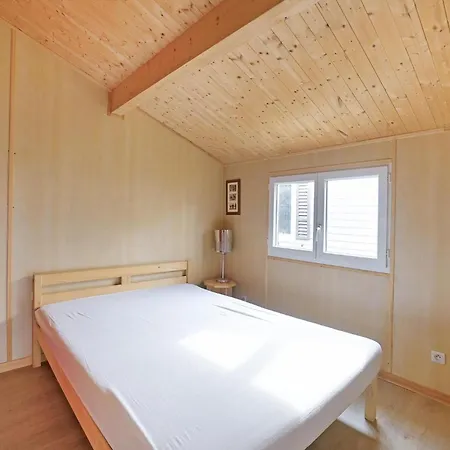 2 Bedroom Stunning In *